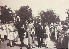 Fr. v. Kronprins Gustaf Adolf med hustru Louise, Bonde Bondeson.
